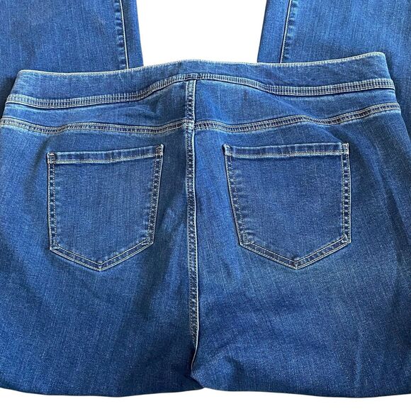 Torrid #FeelTheFit Lean Jean Slim Boot Super Soft Pull-On Jeans Women’s 2S (~18) - Picture 4 of 11